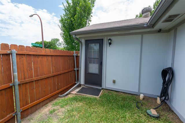 6700 Sunnybank Drive, Fort Worth, TX 76137