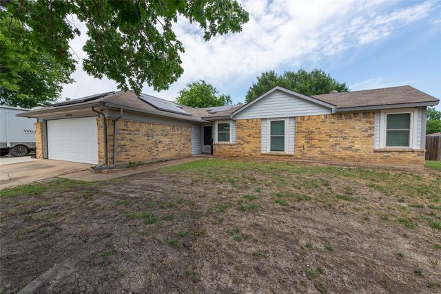 6700 Sunnybank Drive, Fort Worth, TX 76137