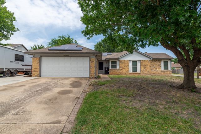 6700 Sunnybank Drive, Fort Worth, TX 76137