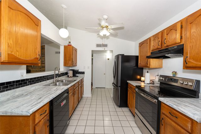6700 Sunnybank Drive, Fort Worth, TX 76137