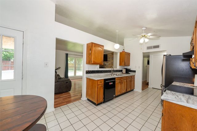 6700 Sunnybank Drive, Fort Worth, TX 76137