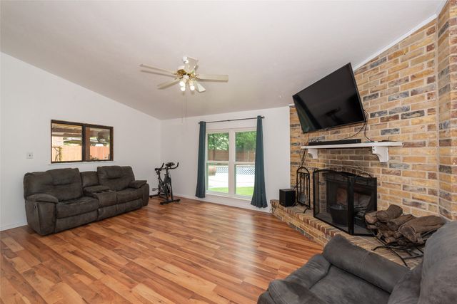 6700 Sunnybank Drive, Fort Worth, TX 76137