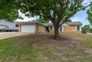 6700 Sunnybank Drive, Fort Worth, TX 76137