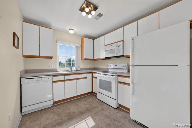 54726 Monarch Drive, Utica, MI 48316