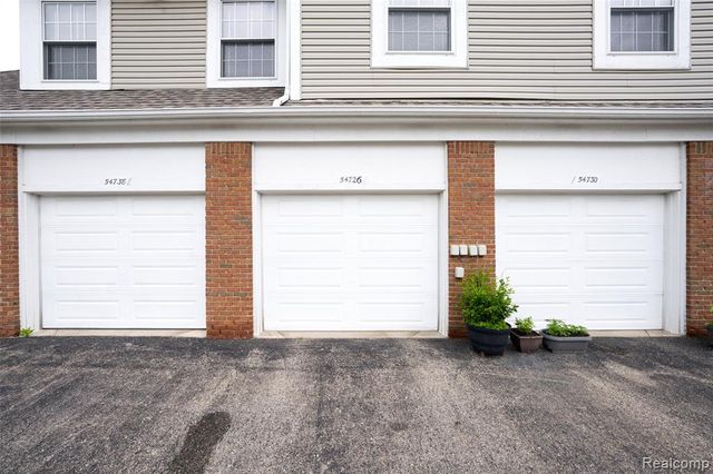 54726 Monarch Drive, Utica, MI 48316