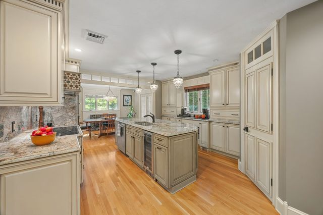 9 Cranbrook Rd, Shrewsbury, MA 01545