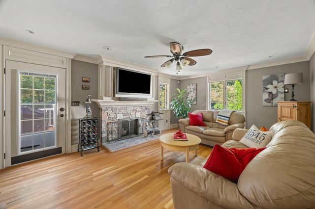 9 Cranbrook Rd, Shrewsbury, MA 01545