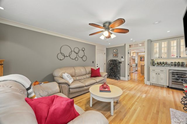 9 Cranbrook Rd, Shrewsbury, MA 01545