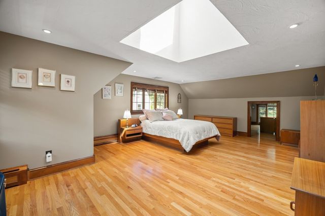 9 Cranbrook Rd, Shrewsbury, MA 01545