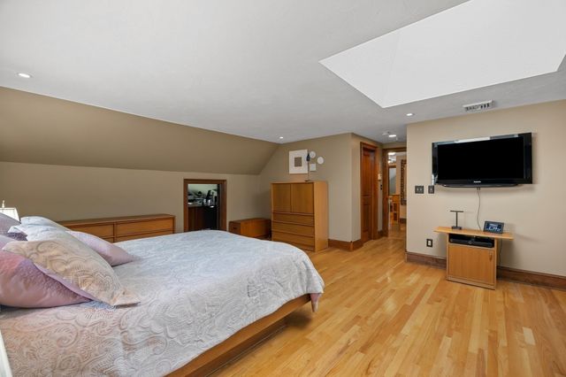 9 Cranbrook Rd, Shrewsbury, MA 01545