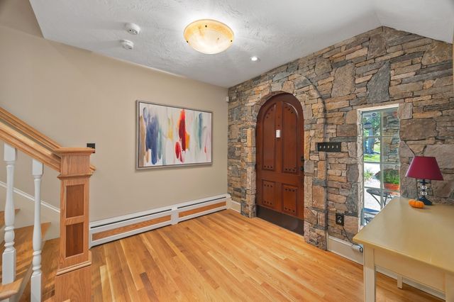 9 Cranbrook Rd, Shrewsbury, MA 01545