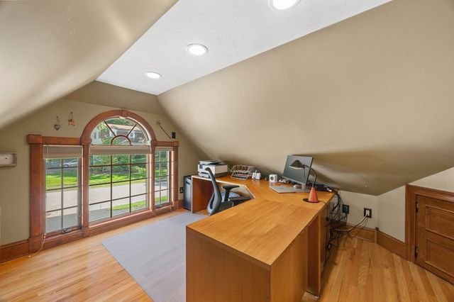 9 Cranbrook Rd, Shrewsbury, MA 01545