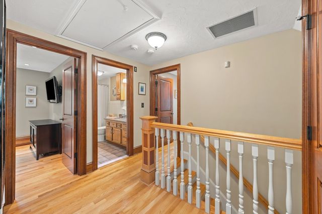 9 Cranbrook Rd, Shrewsbury, MA 01545
