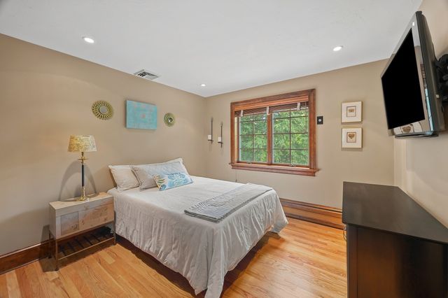 9 Cranbrook Rd, Shrewsbury, MA 01545