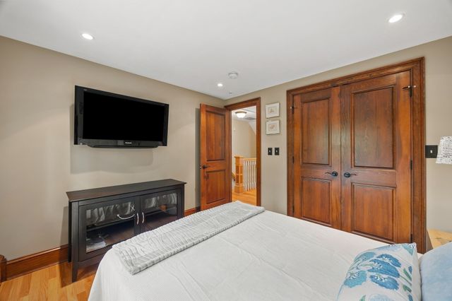 9 Cranbrook Rd, Shrewsbury, MA 01545