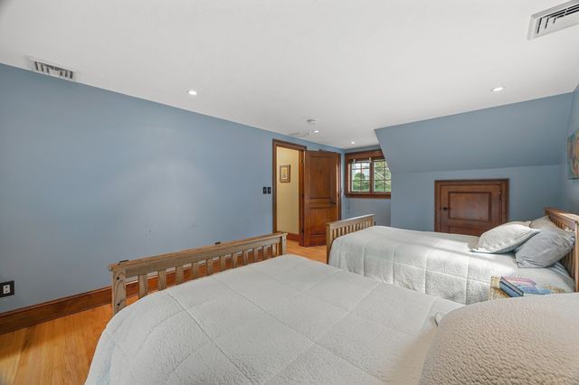 9 Cranbrook Rd, Shrewsbury, MA 01545