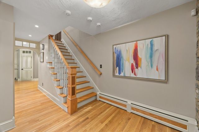 9 Cranbrook Rd, Shrewsbury, MA 01545