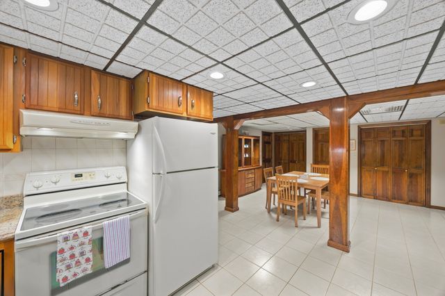 9 Cranbrook Rd, Shrewsbury, MA 01545