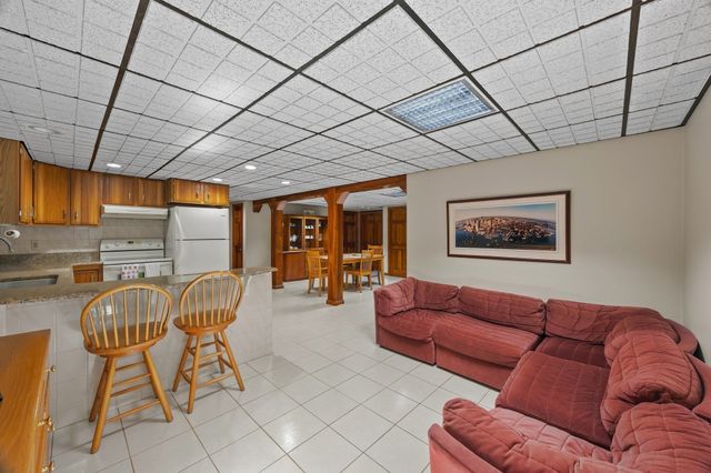 9 Cranbrook Rd, Shrewsbury, MA 01545