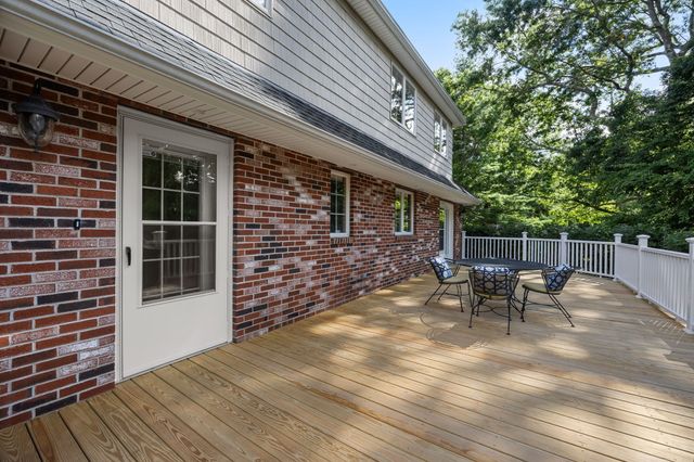 9 Cranbrook Rd, Shrewsbury, MA 01545