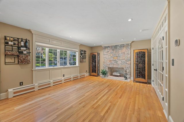 9 Cranbrook Rd, Shrewsbury, MA 01545