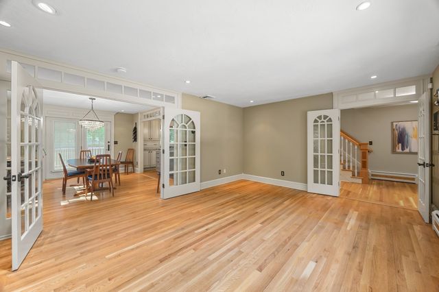 9 Cranbrook Rd, Shrewsbury, MA 01545