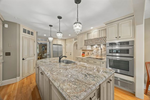 9 Cranbrook Rd, Shrewsbury, MA 01545