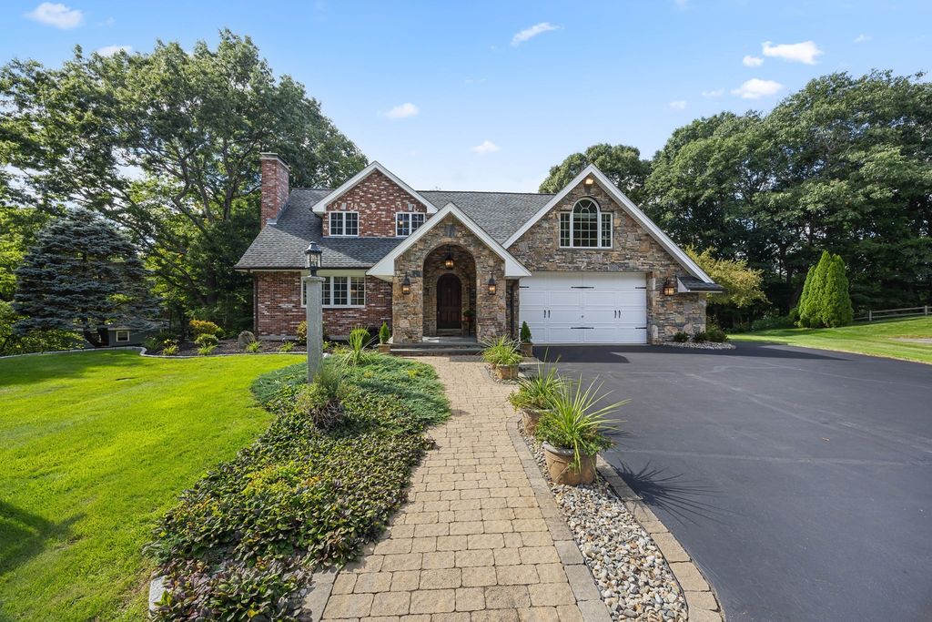 9 Cranbrook Rd, Shrewsbury, MA 01545