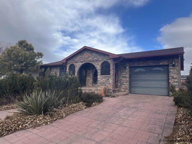 1003 W HILL RD, Laramie, WY 82072