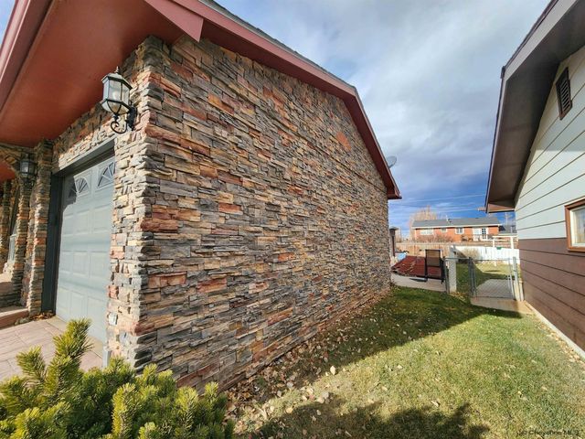 1003 W HILL RD, Laramie, WY 82072