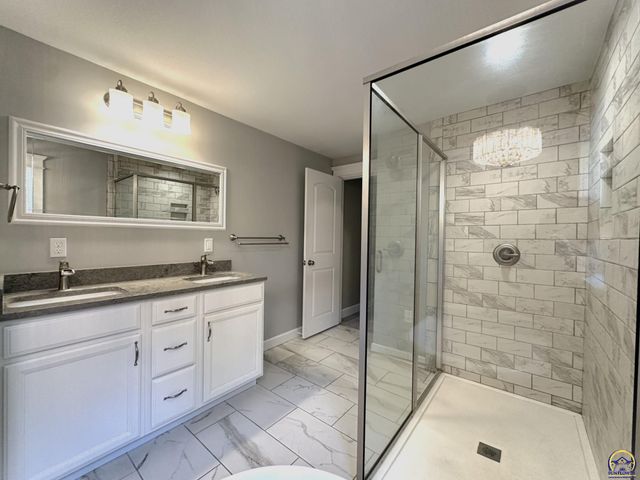 1520 SW Oakley AVE, Topeka, KS 66604