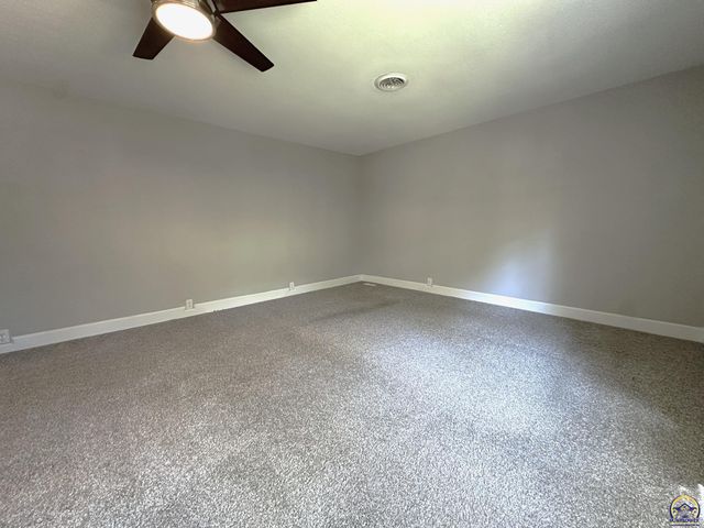 1520 SW Oakley AVE, Topeka, KS 66604