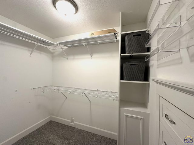 1520 SW Oakley AVE, Topeka, KS 66604