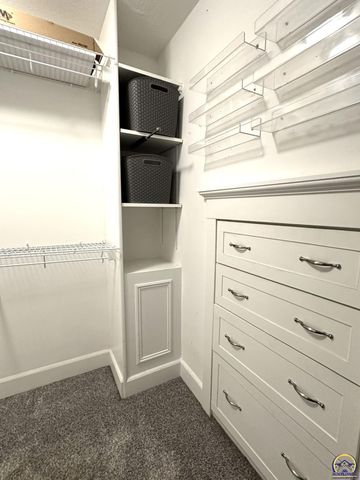 1520 SW Oakley AVE, Topeka, KS 66604