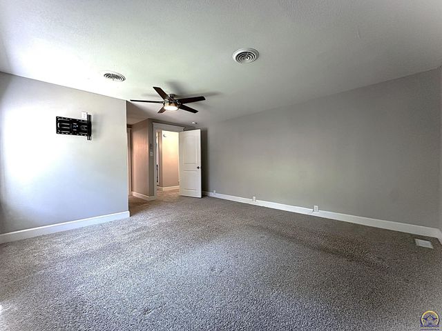 1520 SW Oakley AVE, Topeka, KS 66604