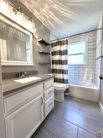 1520 SW Oakley AVE, Topeka, KS 66604