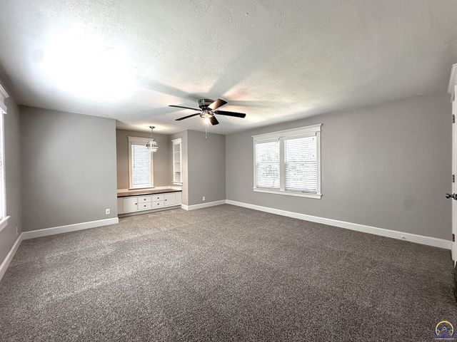 1520 SW Oakley AVE, Topeka, KS 66604