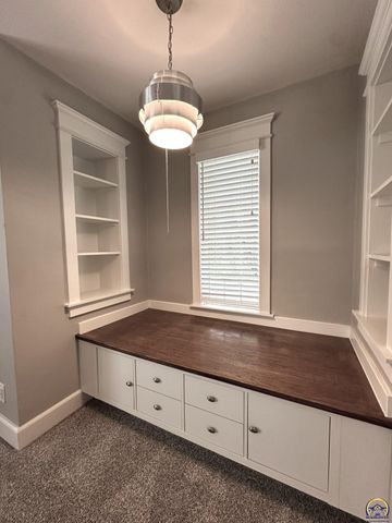 1520 SW Oakley AVE, Topeka, KS 66604