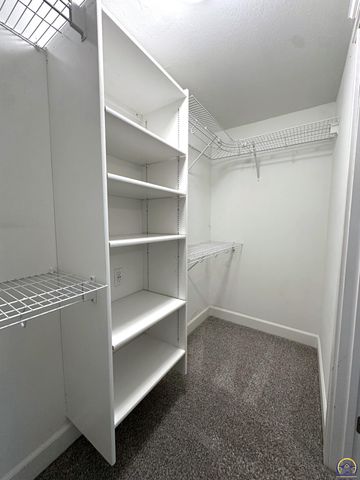 1520 SW Oakley AVE, Topeka, KS 66604