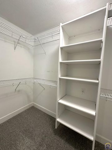 1520 SW Oakley AVE, Topeka, KS 66604