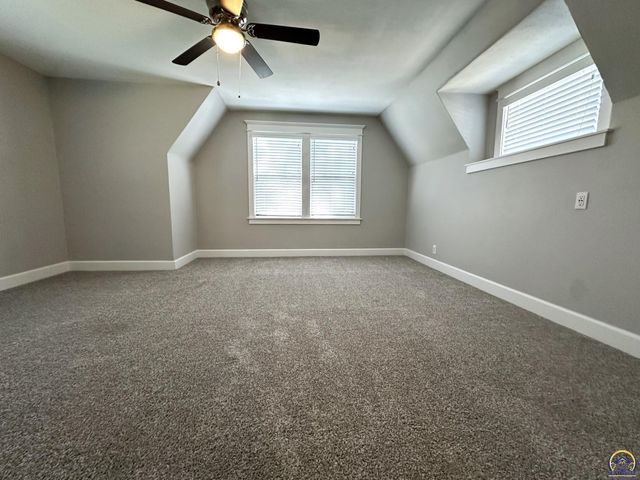 1520 SW Oakley AVE, Topeka, KS 66604