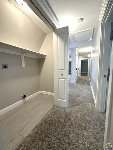 1520 SW Oakley AVE, Topeka, KS 66604