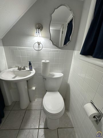 1520 SW Oakley AVE, Topeka, KS 66604