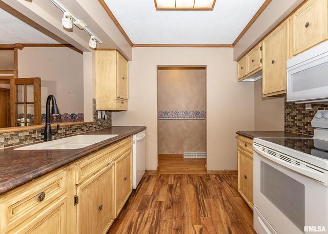 1417 2ND Avenue, Camanche, IA 52730