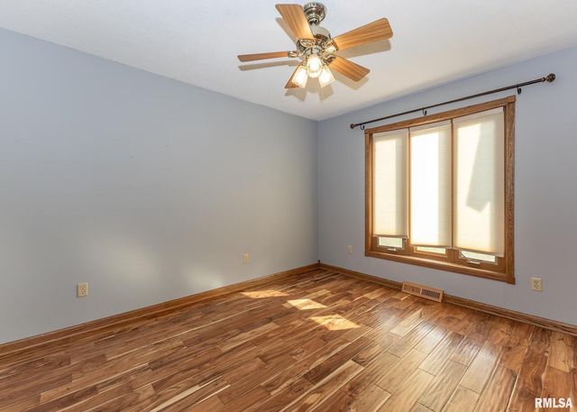 1417 2ND Avenue, Camanche, IA 52730