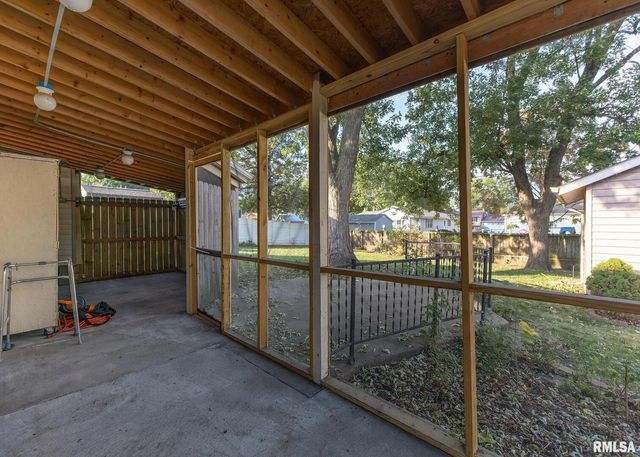 1417 2ND Avenue, Camanche, IA 52730