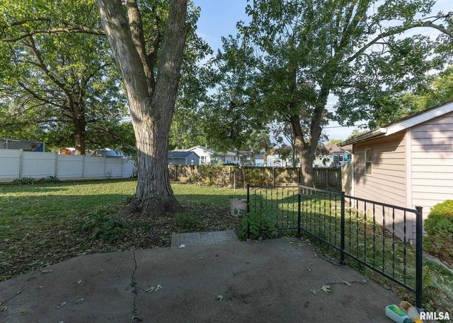 1417 2ND Avenue, Camanche, IA 52730