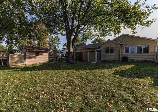 1417 2ND Avenue, Camanche, IA 52730