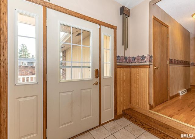 1417 2ND Avenue, Camanche, IA 52730