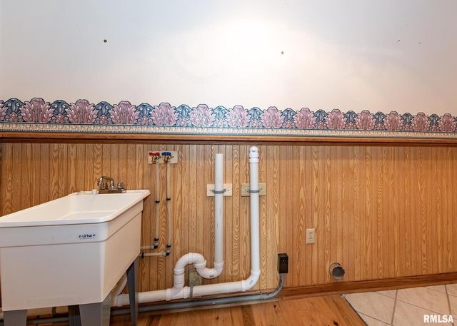 1417 2ND Avenue, Camanche, IA 52730